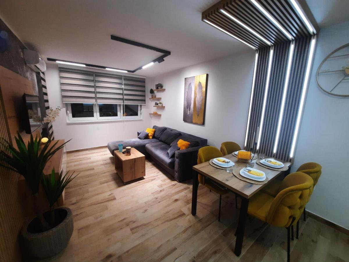 Apartman Lux-Besplatno Koriscenje Zasebne Garaze Sremska Mitrovica Exterior photo