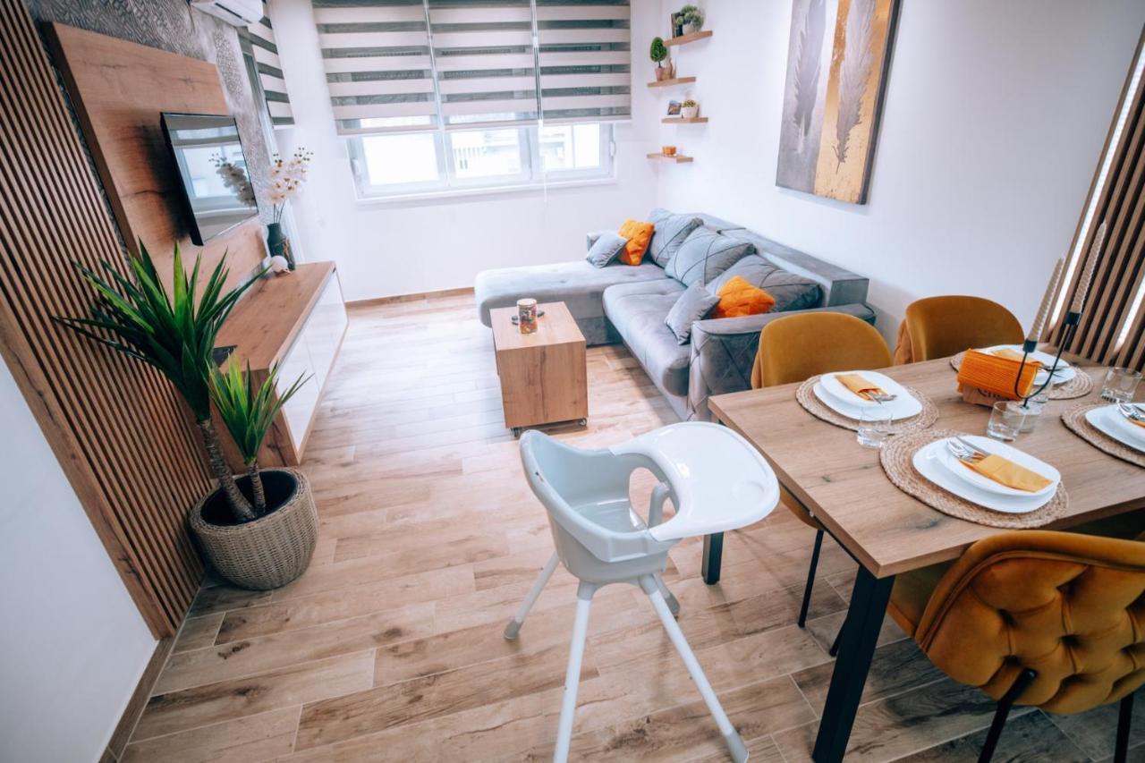 Apartman Lux-Besplatno Koriscenje Zasebne Garaze Sremska Mitrovica Exterior photo