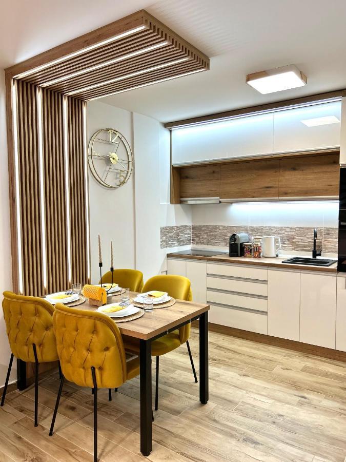 Apartman Lux-Besplatno Koriscenje Zasebne Garaze Sremska Mitrovica Exterior photo
